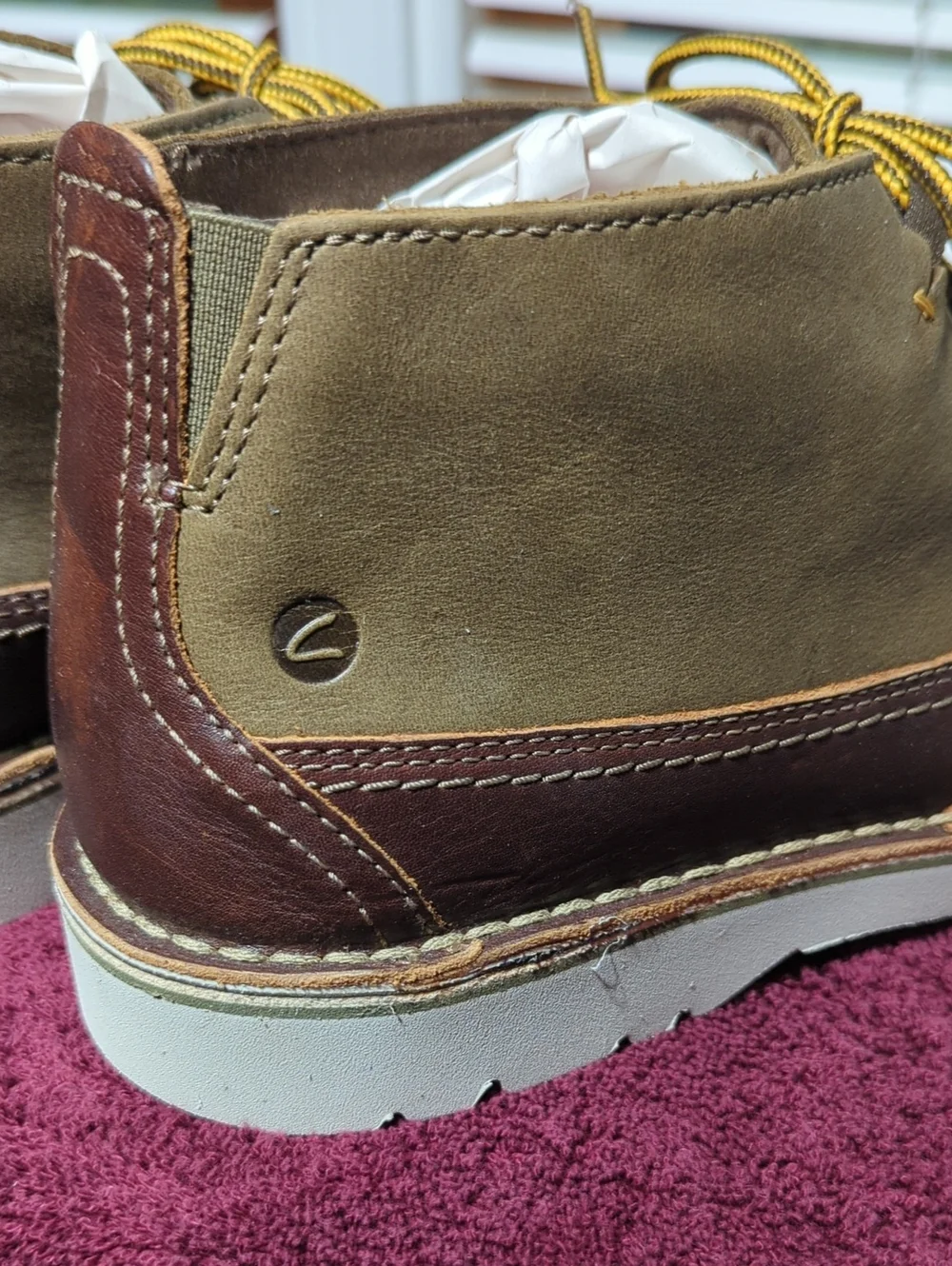 Men's CLARKS Brown Leather Chukka Boots with Olive Collar NICE!!!  Us size 9